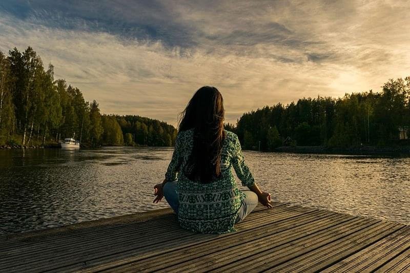 Practice-Mindfullness-and-Meditation How to stay positive during difficult times - Practice Mindfulness and Meditation