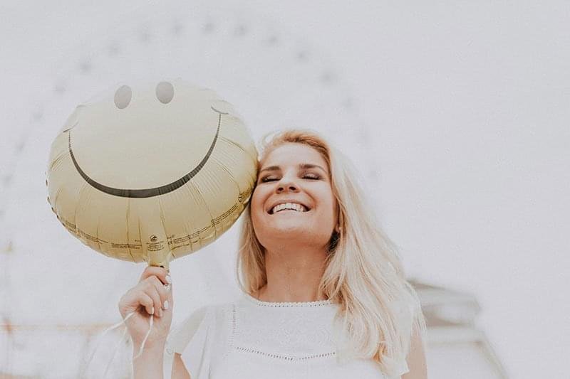 positivity How to stay positive during difficult times - Surround yourself with positivity